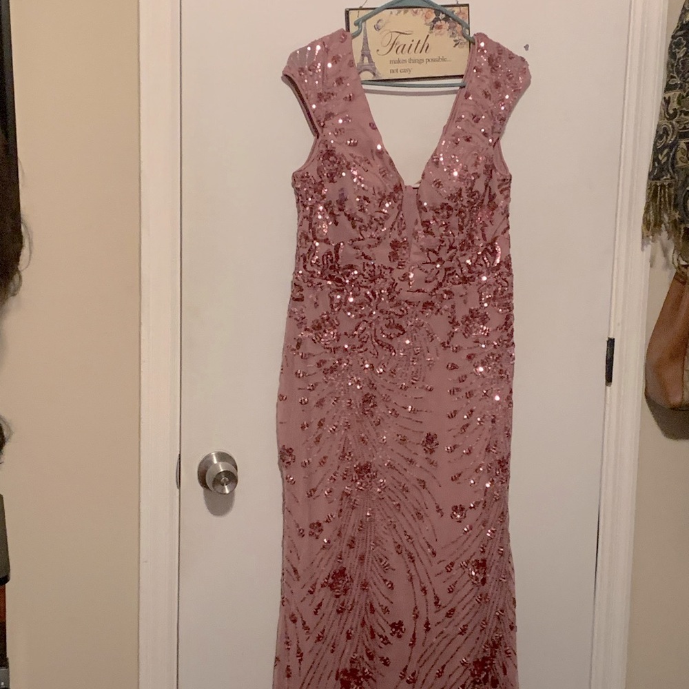 This dress has Beautiful detailed beadings which allows for comfort.